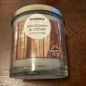 Mahogany & Cedar Candle NWT & FREE SHIPPING